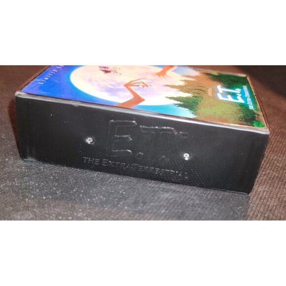 E.T. The Extra-Terrestrial Limited Edition VHS Tape Toy Universal Light Up - Picture 6 of 11
